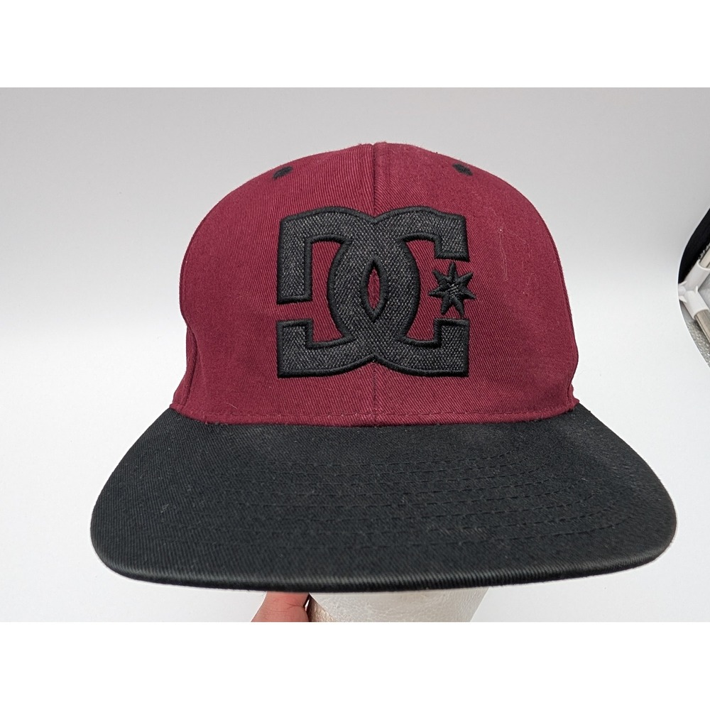 DC Shoes Snapback Hat Burgundy Black Embroidered Logo Flat Brim OSFM Mens Cap